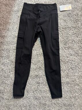 NWT Women’s Medium Black Athleta Rainier Cargo Tight